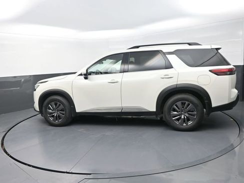 Used 2023 Nissan Pathfinder SV AWD/4WD image 7