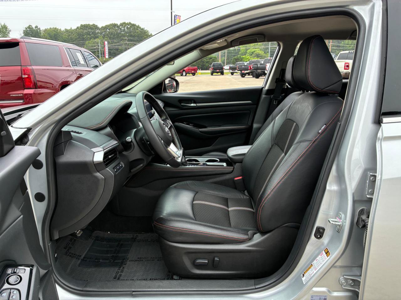 Used 2024 Nissan Altima 2.5 SR FWD image 10