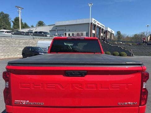 Used 2025 Chevrolet Silverado 2500 Custom w/ Custom Value Package image 6