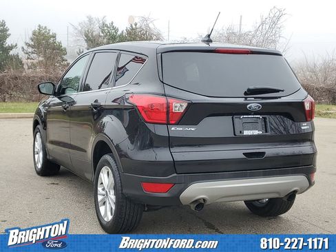 Used 2019 Ford Escape SE image 3