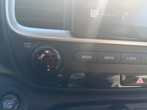 Used 2025 Hyundai Venue SEL FWD image 31