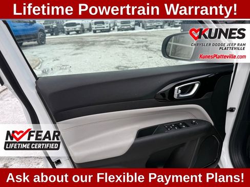 Used 2025 Jeep Compass Limited image 12