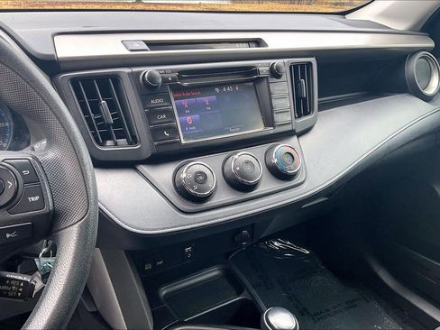 Used 2018 Toyota RAV4 LE image 6