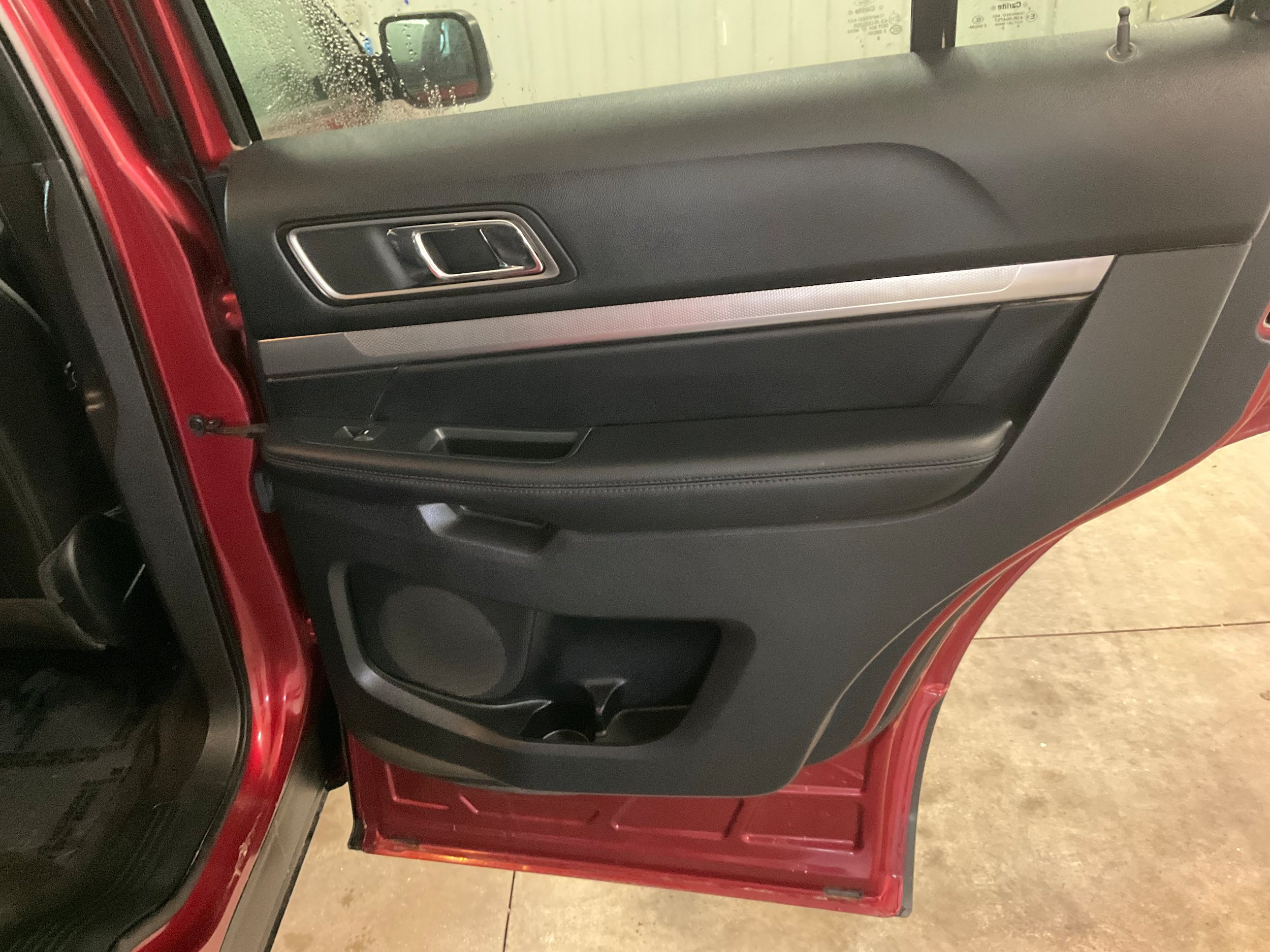 Used 2018 Ford Explorer XLT w/ Equipment Group 202A AWD/4WD image 25