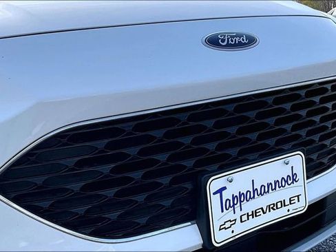 Used 2022 Ford Escape SE image 30