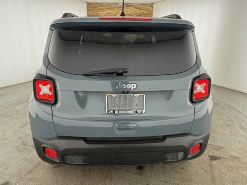 Used 2018 Jeep Renegade Latitude w/ Popular Equipment Group image 5