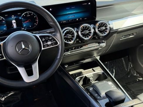 Certified 2022 Mercedes-Benz GLB 250 4MATIC image 23