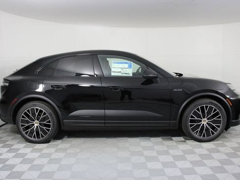 New 2026 Porsche Macan Electric RWD image 8