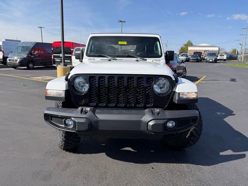 Used 2022 Jeep Gladiator Willys image 2