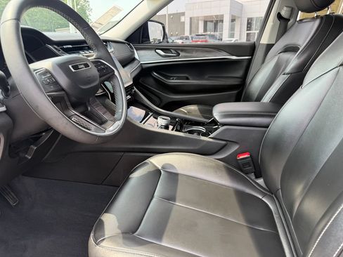 Used 2023 Jeep Grand Cherokee Limited AWD/4WD image 4