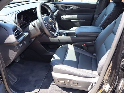 Used 2026 Chevrolet Traverse LT FWD image 16