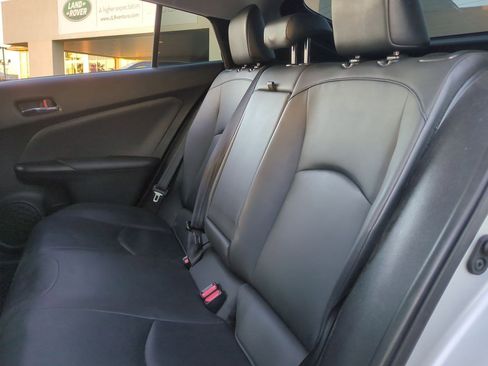 Used 2020 Toyota Prius XLE image 21