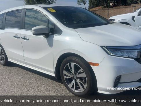 Used 2023 Honda Odyssey Touring image 3
