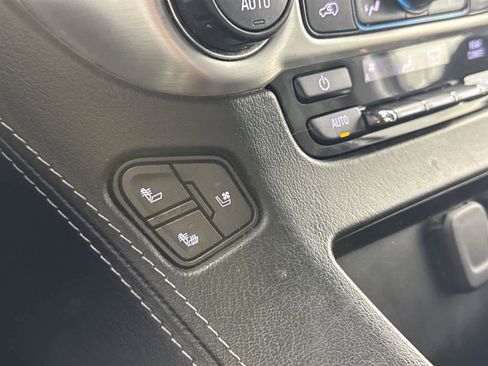 Used 2018 GMC Yukon XL SLT image 19