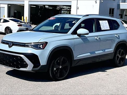 Certified 2026 Volkswagen Taos SEL AWD/4WD image 9