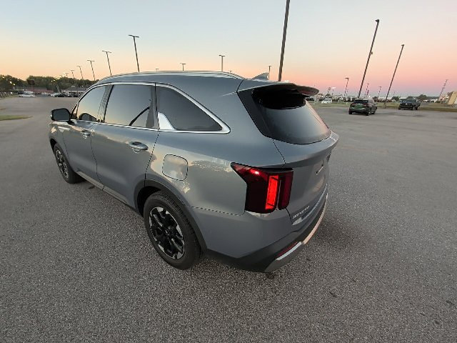 Used 2024 Kia Sorento S w/ Panoramic Sunroof Package FWD image 11