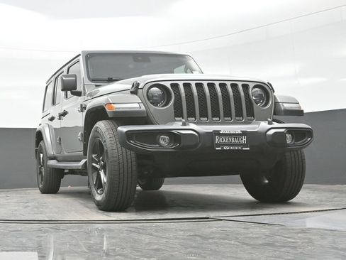 Used 2023 Jeep Wrangler Unlimited Sahara AWD/4WD image 26