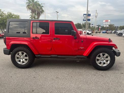 Used 2018 Jeep Wrangler Unlimited Sahara w/ Connectivity Group AWD/4WD image 4