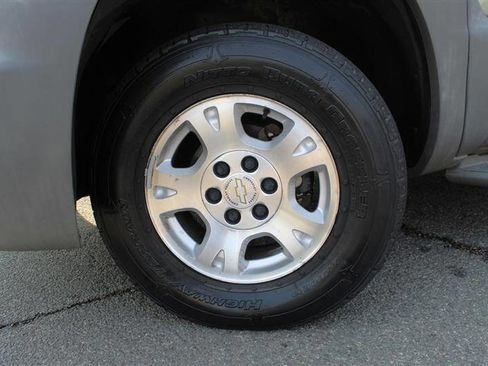 Used 2002 Chevrolet Avalanche 4x4 w/ Off-Road Suspension Pkg image 9