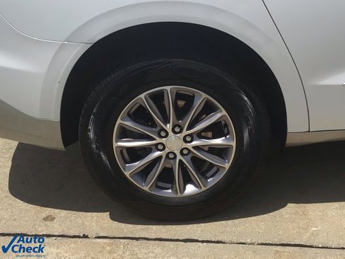 Used 2022 Buick Enclave Essence image 38