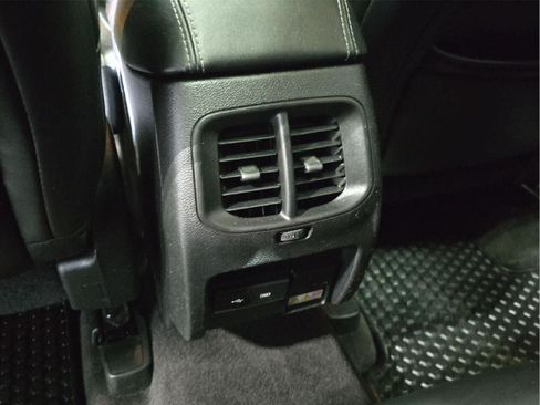 Used 2019 Jeep Cherokee Limited w/ Luxury Group AWD/4WD image 22