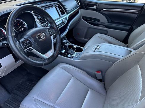 Used 2015 Toyota Highlander Limited Platinum AWD/4WD image 9