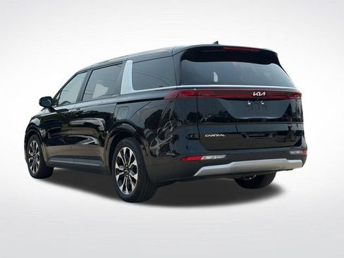 Used 2024 Kia Carnival EX FWD image 22