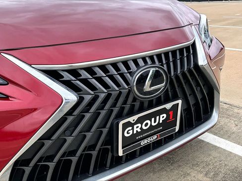 Used 2025 Lexus ES 300h w/ Premium Package image 30