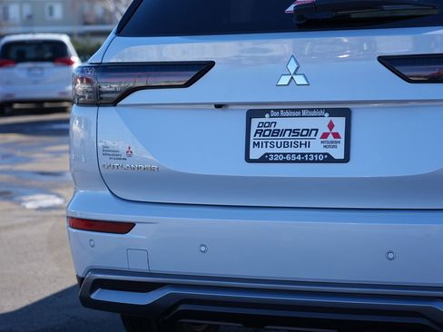 New 2026 Mitsubishi Outlander SE image 10
