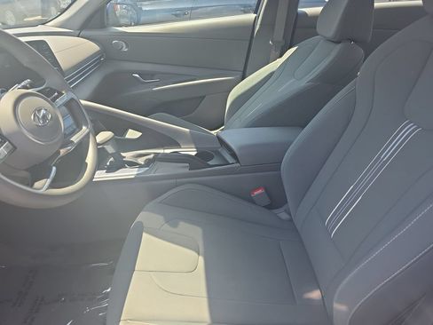 Used 2023 Hyundai Elantra SEL FWD image 9