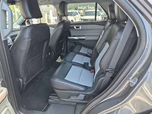 Used 2023 Ford Explorer XLT w/ Equipment Group 202A RWD image 10