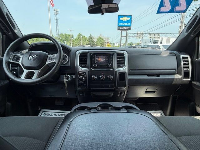 Used 2022 RAM 1500 Warlock AWD/4WD image 3