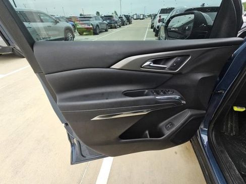 Used 2025 Chevrolet Traverse LT w/ Midnight/Sport Edition FWD image 8