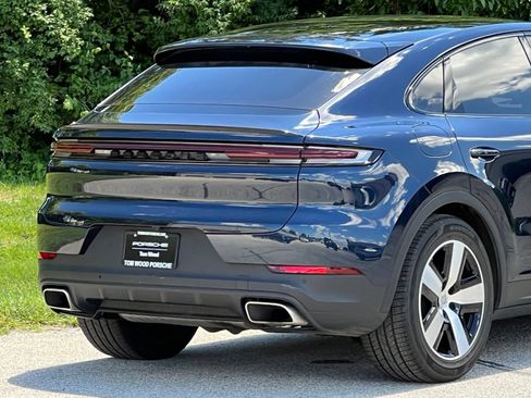 Certified 2024 Porsche Cayenne Coupe AWD/4WD image 9