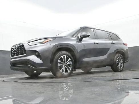 Used 2021 Toyota Highlander XLE FWD image 27