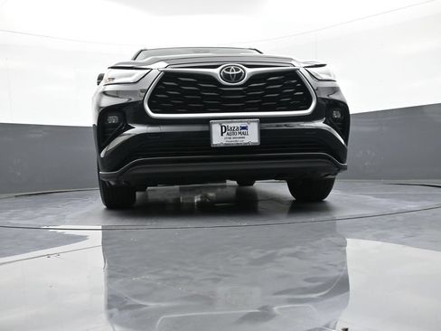 Certified 2020 Toyota Highlander XLE AWD/4WD image 29