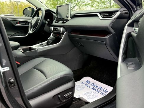 Used 2022 Toyota RAV4 Limited AWD/4WD image 13