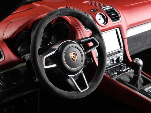Used 2016 Porsche Boxster Spyder RWD image 4