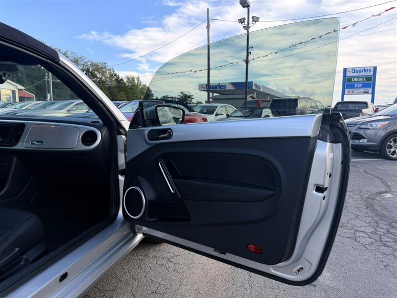 Used 2013 Volkswagen Beetle 2.5 FWD image 11