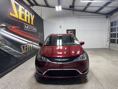 Used 2017 Chrysler Pacifica Touring-L Plus FWD image 17