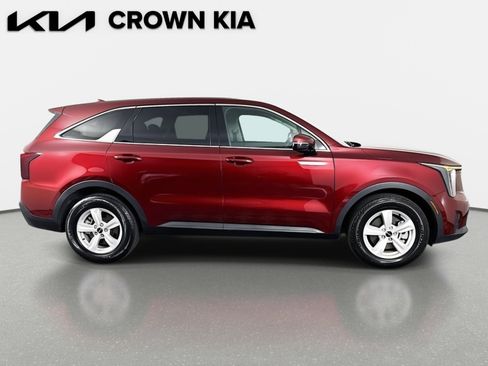 Certified 2025 Kia Sorento LX image 4