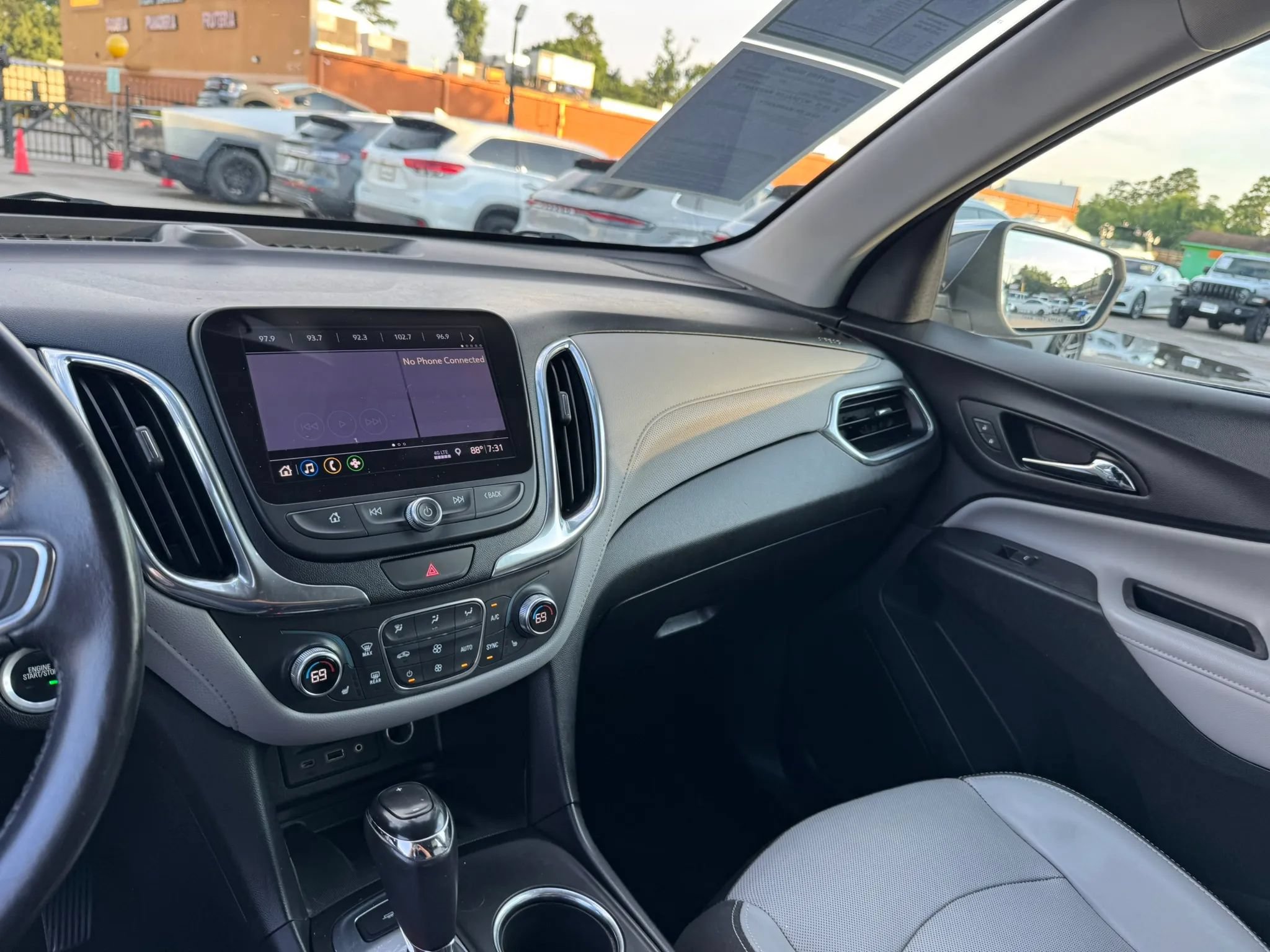 Used 2019 Chevrolet Equinox Premier FWD image 36