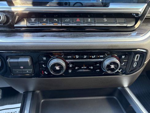 Used 2025 Chevrolet Silverado 2500 LTZ w/ LTZ Premium Package image 16