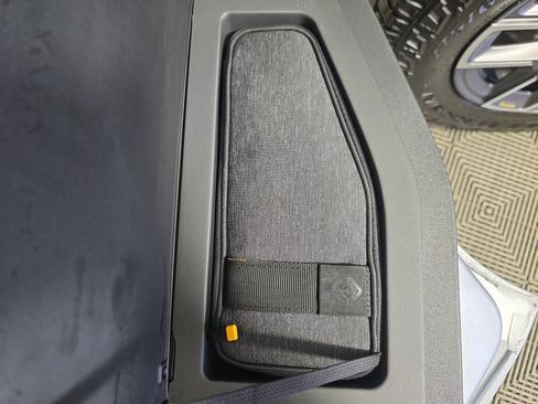 Used 2023 Rivian R1T Launch Edition image 32