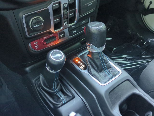 Used 2022 Jeep Wrangler Unlimited Rubicon 4xe w/ Cold Weather Group AWD/4WD image 25
