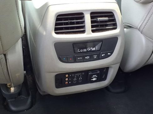 Used 2016 Honda Pilot Touring image 11