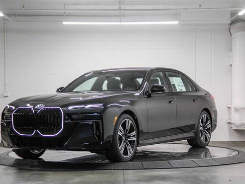 New 2026 BMW 740i image 3
