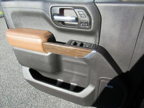 Used 2020 Chevrolet Silverado 1500 High Country image 27