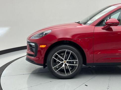Certified 2025 Porsche Macan image 31