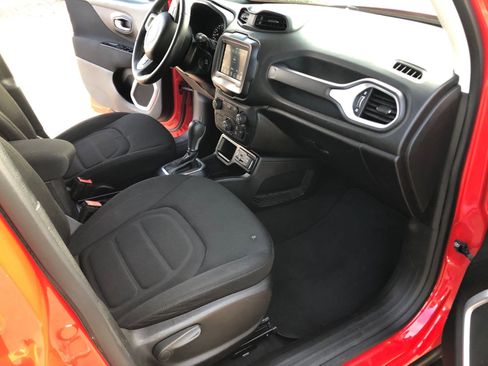 Used 2018 Jeep Renegade Latitude image 15